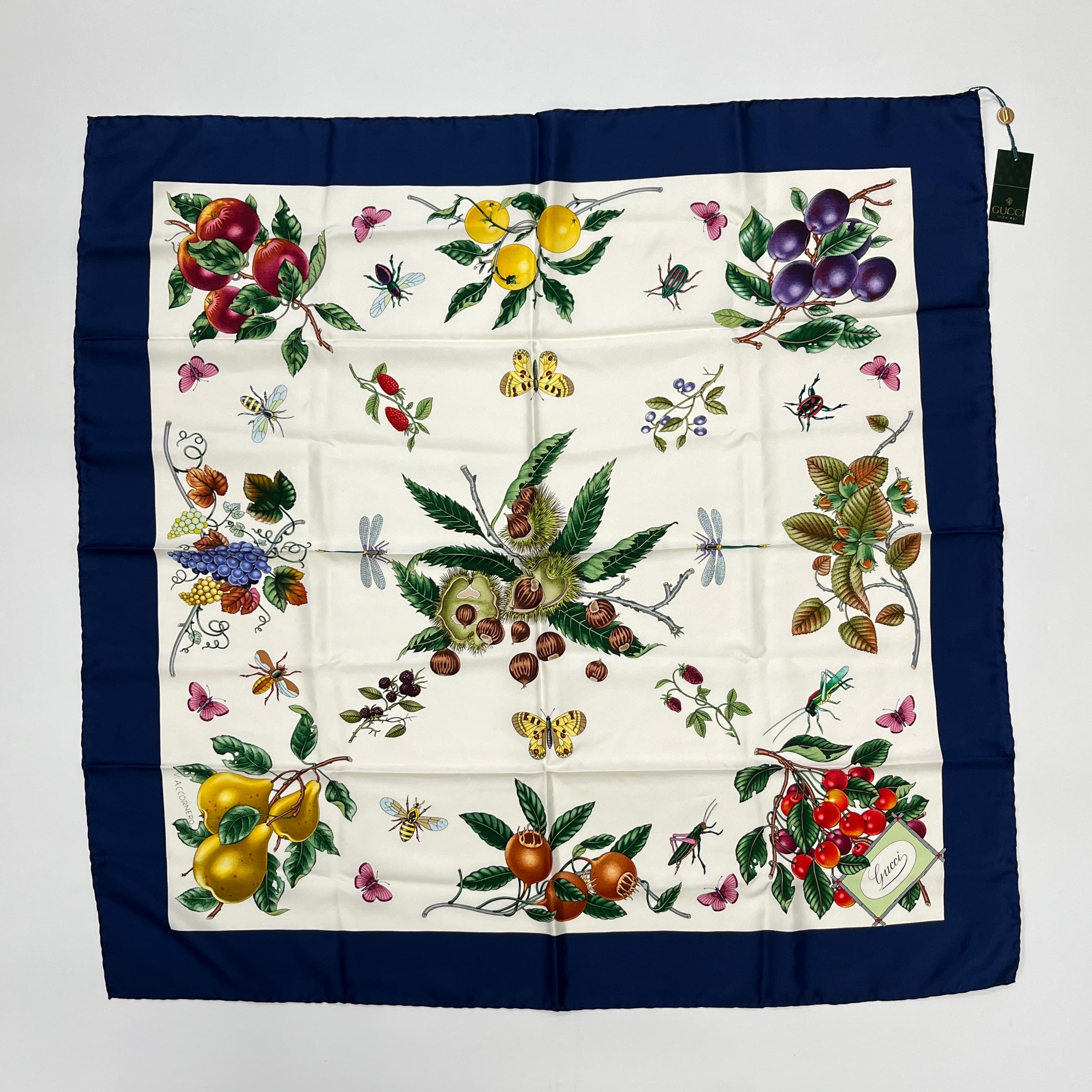 極美品✨グッチ スカーフ ボタニカル 花柄 フラワー 昆虫 バグ 現行タグ 極美品✨グッチ スカーフ ボタニカル 花柄 フラワー 昆虫 バグ