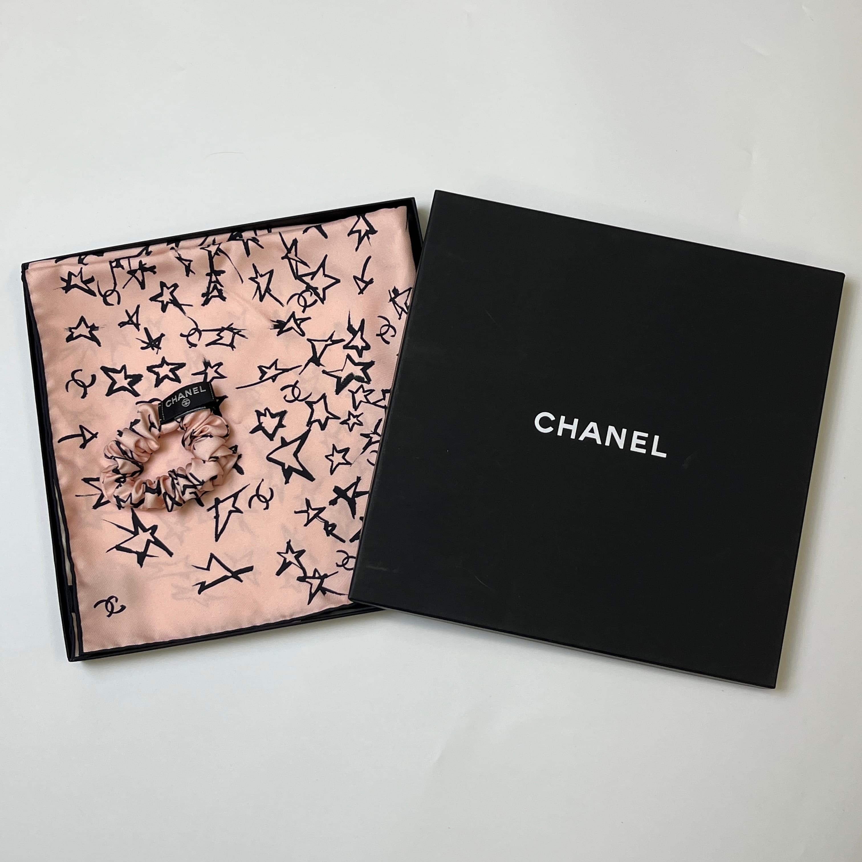 CHANEL シュシュ　スカーフ 新品未処理 CHANEL - ❤️CHANEL💛激レア💙スカーフシュシュ❤️新品未使用