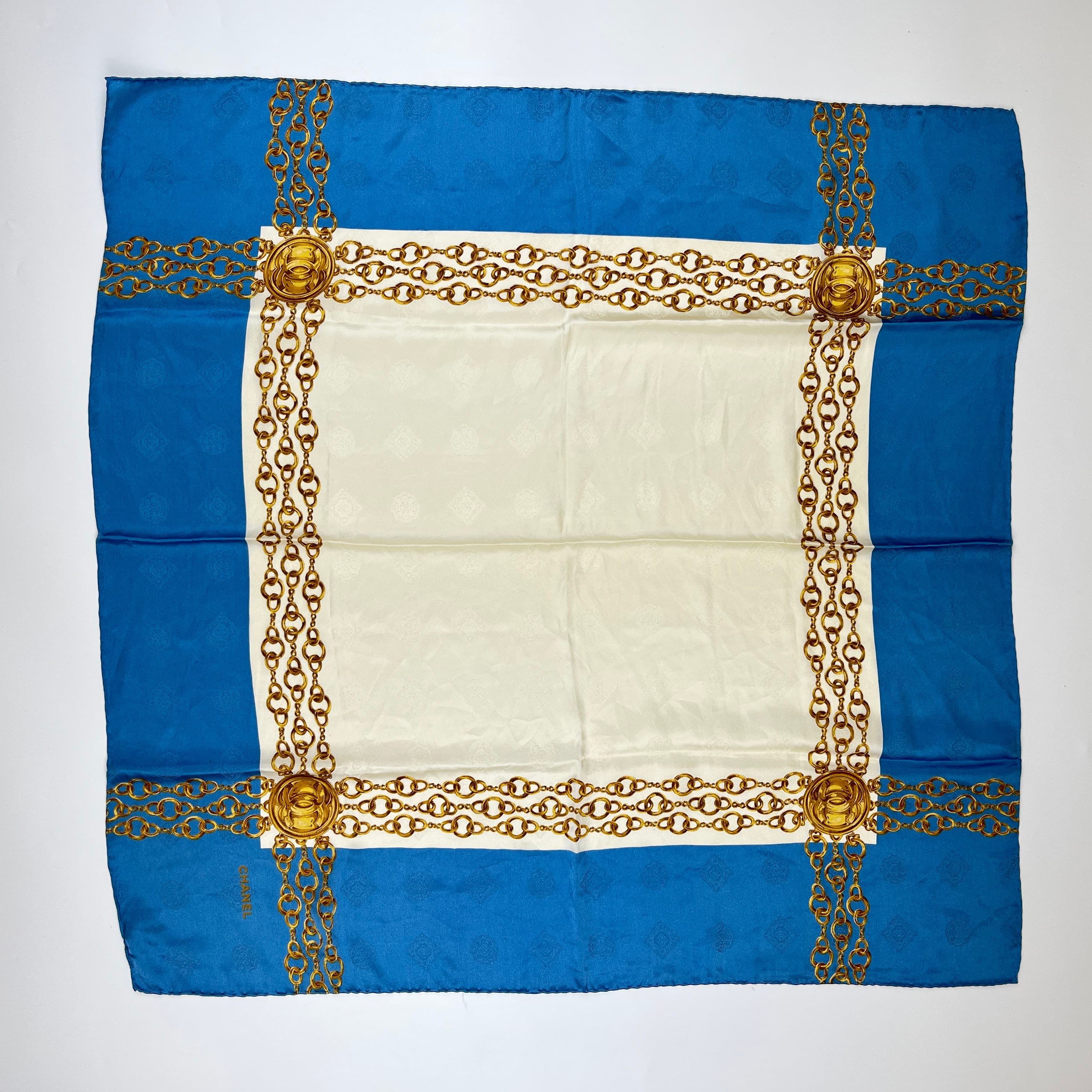 CHANEL シャネル　ココマーク　カメリア スカーフ シルク　マトラッセ シャネル スカーフ ココマーク ロゴ 鯉 魚 カメリア 花 シルク100