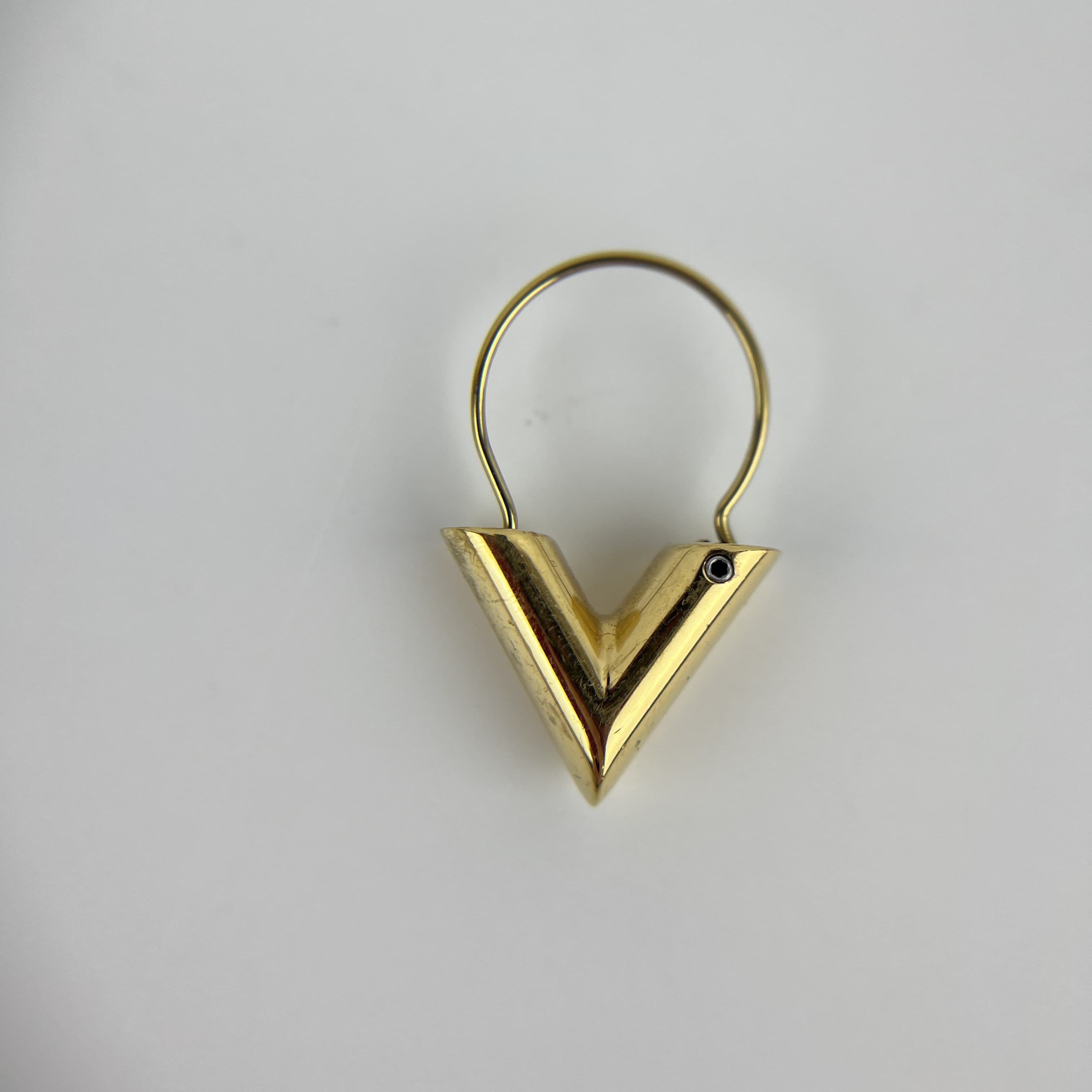 楽天市場】ルイヴィトン Louis Vuitton ピアス エセンシャルV スタッズ