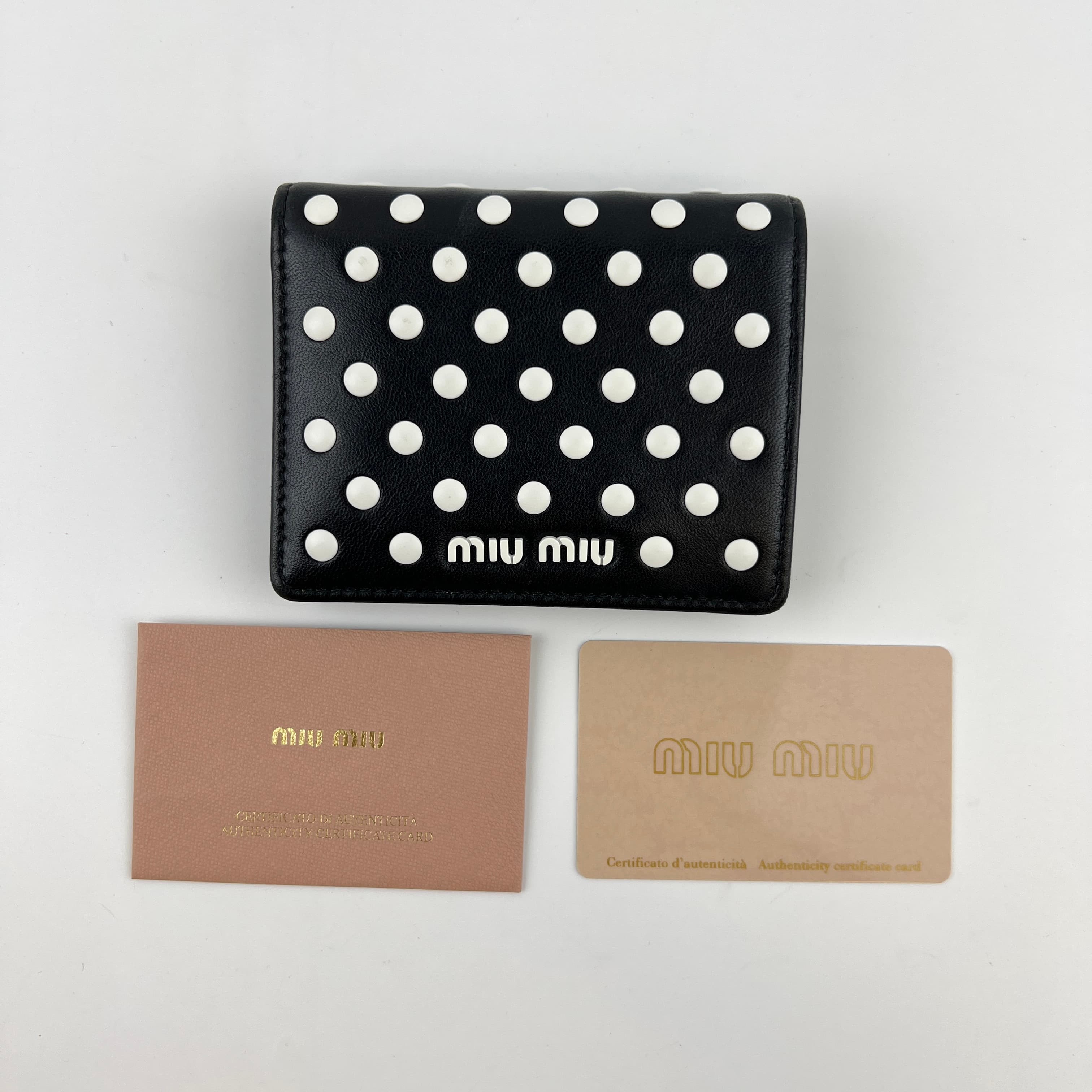 【中古】miumiu ミュウミュウ 二つ折り財布 ブラック レザー ヴィンテージ レディース【中古美品】HIBUOCHI VINTAGE