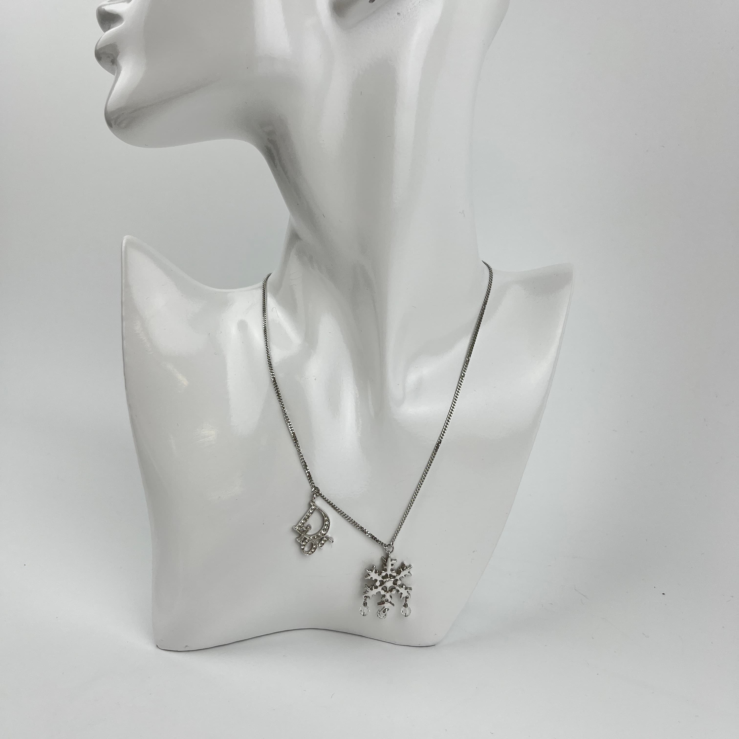 【中古】Christian Dior クリスチャンディオール アクセサリー ネックレス ペンダント ロゴ 雪の結晶モチーフ シルバー ヴィンテージ レディース【中古美品】HIBUOCHI VINTAGE