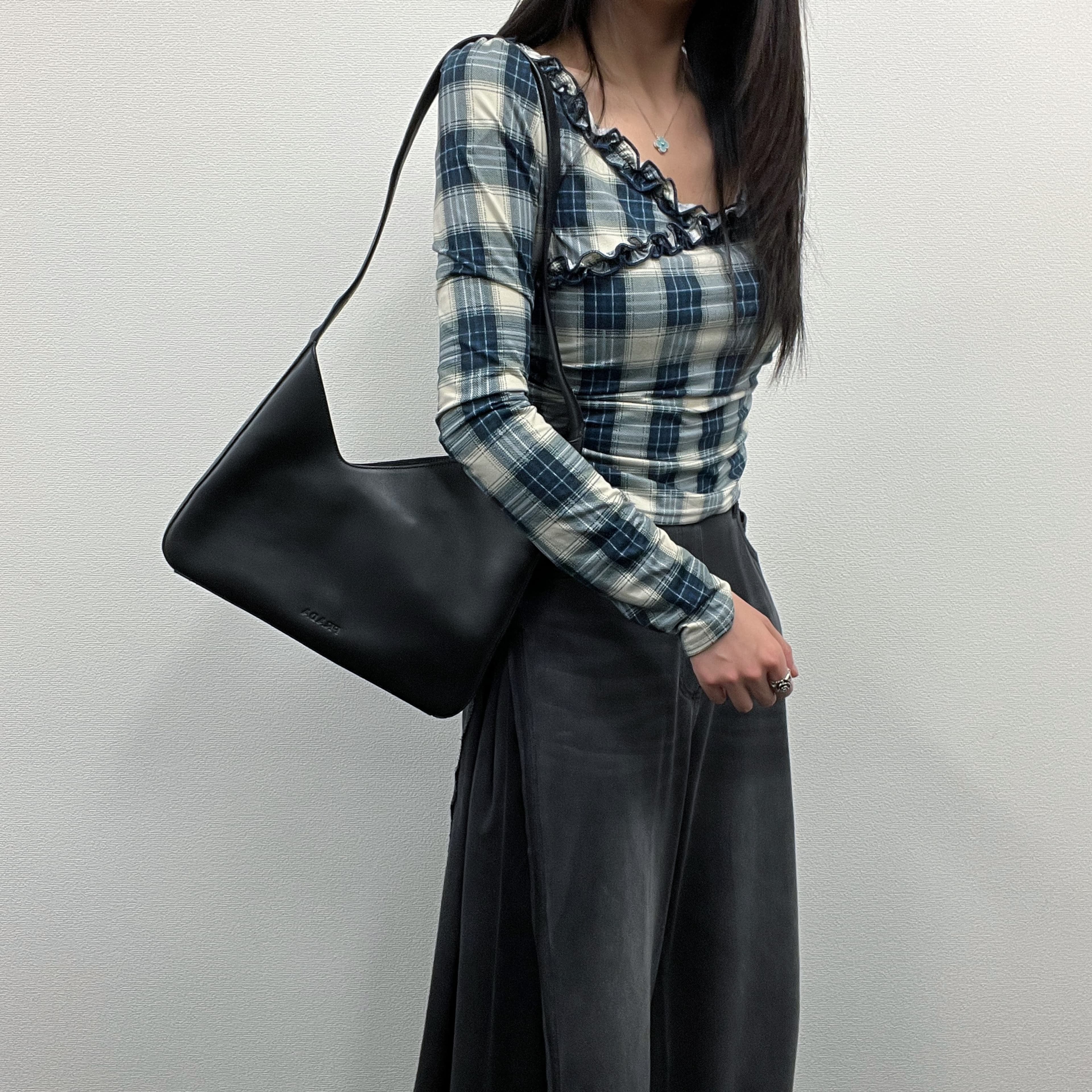 【中古】PRADA プラダ ショルダーバッグ ブラック レザー ヴィンテージ レディース【中古美品】HIBUOCHI VINTAGE hboc260317a03