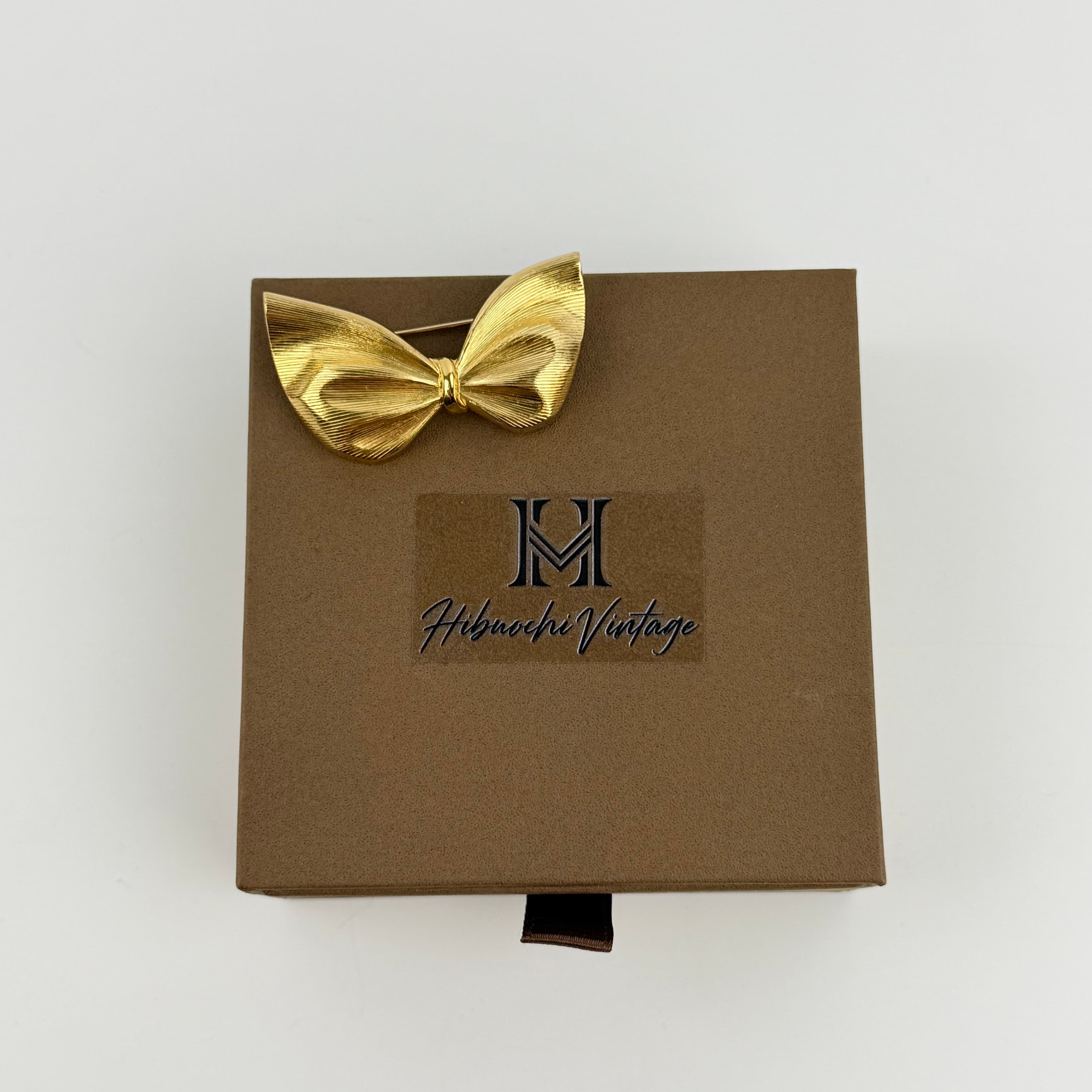 【中古】Christian Dior クリスチャンディオール アクセサリー ロゴ リボン ブローチ ゴールド ヴィンテージ レディース【中古美品】HIBUOCHI VINTAGE hboc260317a08