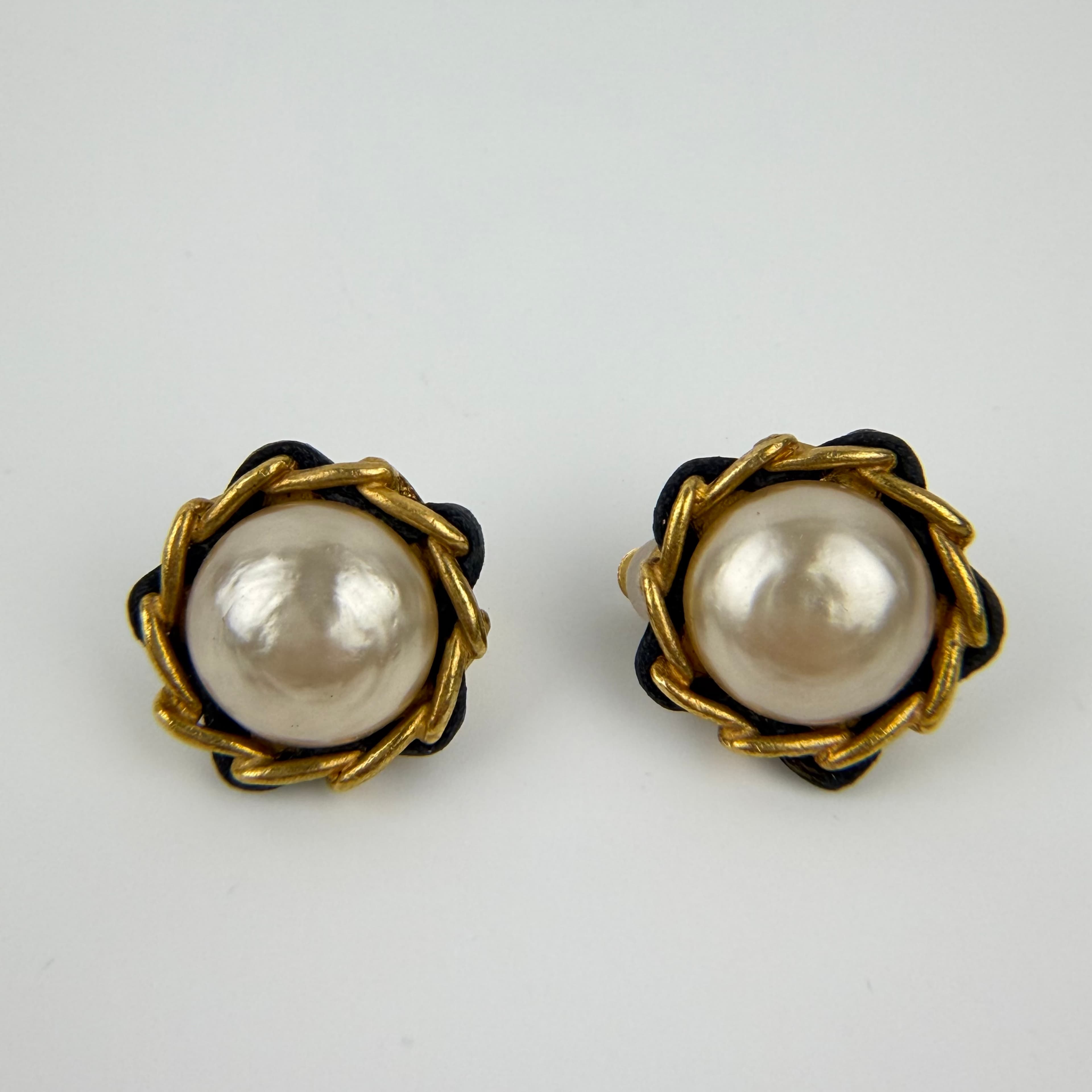 【中古】CHANEL シャネル ココマーク アクセサリー イヤリング チェーン フェイクパール ゴールド 93A ヴィンテージ レディース【中古美品】HIBUOCHI VINTAGE hboc260403a17｜HIBUOCHI　VINTAGE　店
