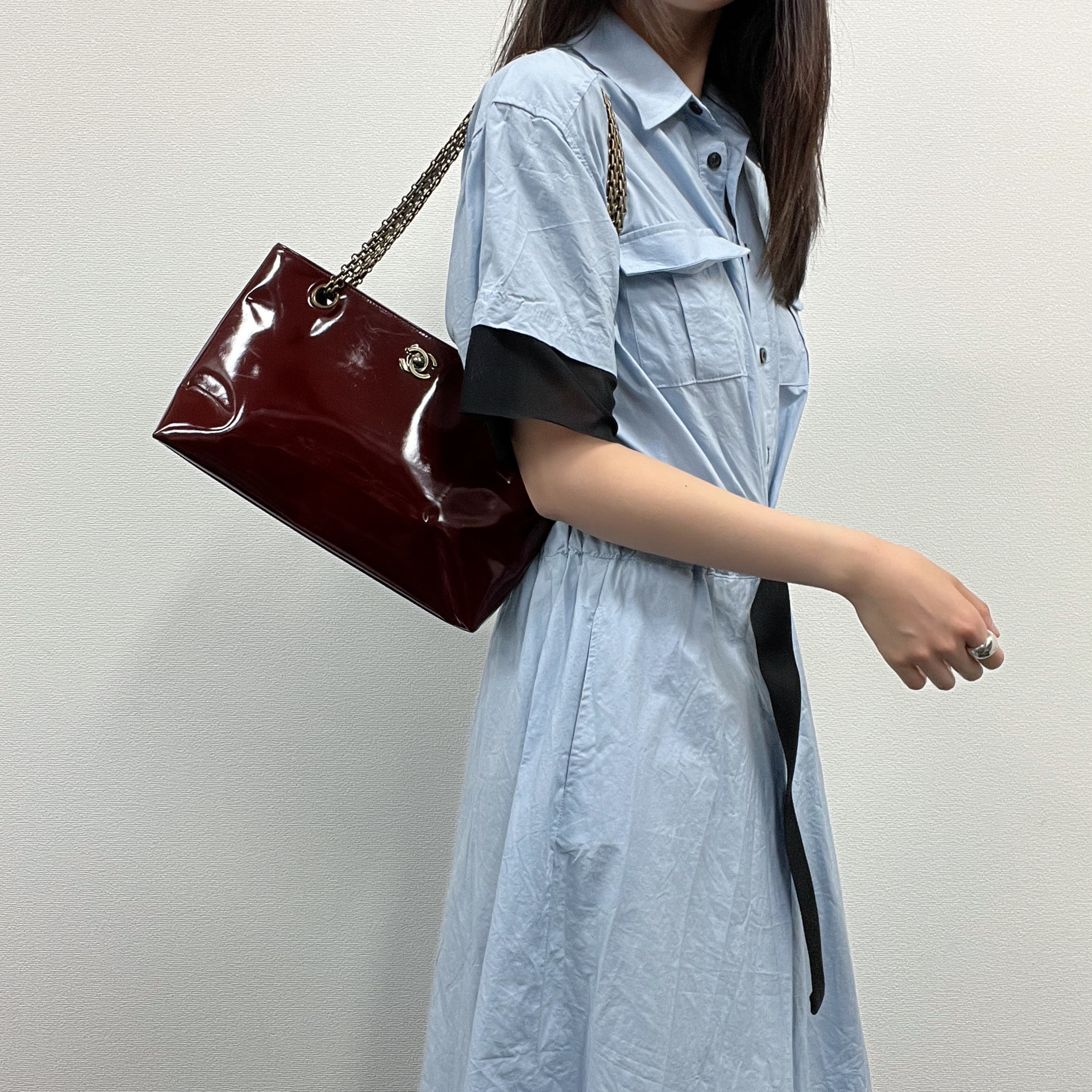 【中古】CHANEL シャネル ココマーク チェーン店ショルダーバッグ 曲がった掛け 肩かけ 赤いこと エナメル 6番台 ヴィンテージ レディース【中古美品】HIBUOCHI VINTAGE hboc260504a33