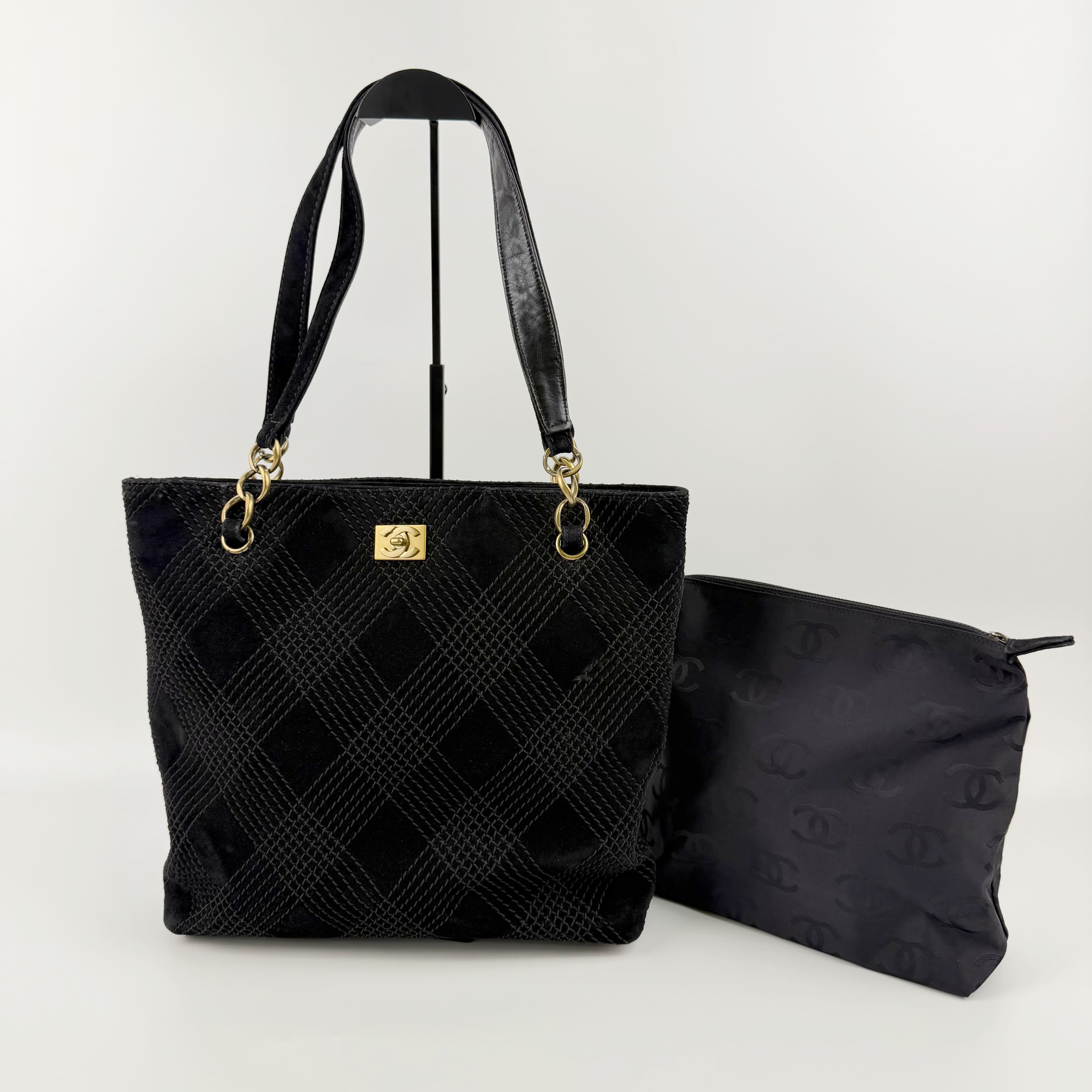 【中古】CHANEL シャネル ココマーク マトラッセ トートバッグ ショルダーバッグ スエードクロス 黒いこと 金具ゴールド 消印 7番台 ヴィンテージ レディース HIBUOCHI VINTAGE hboc260602a07
