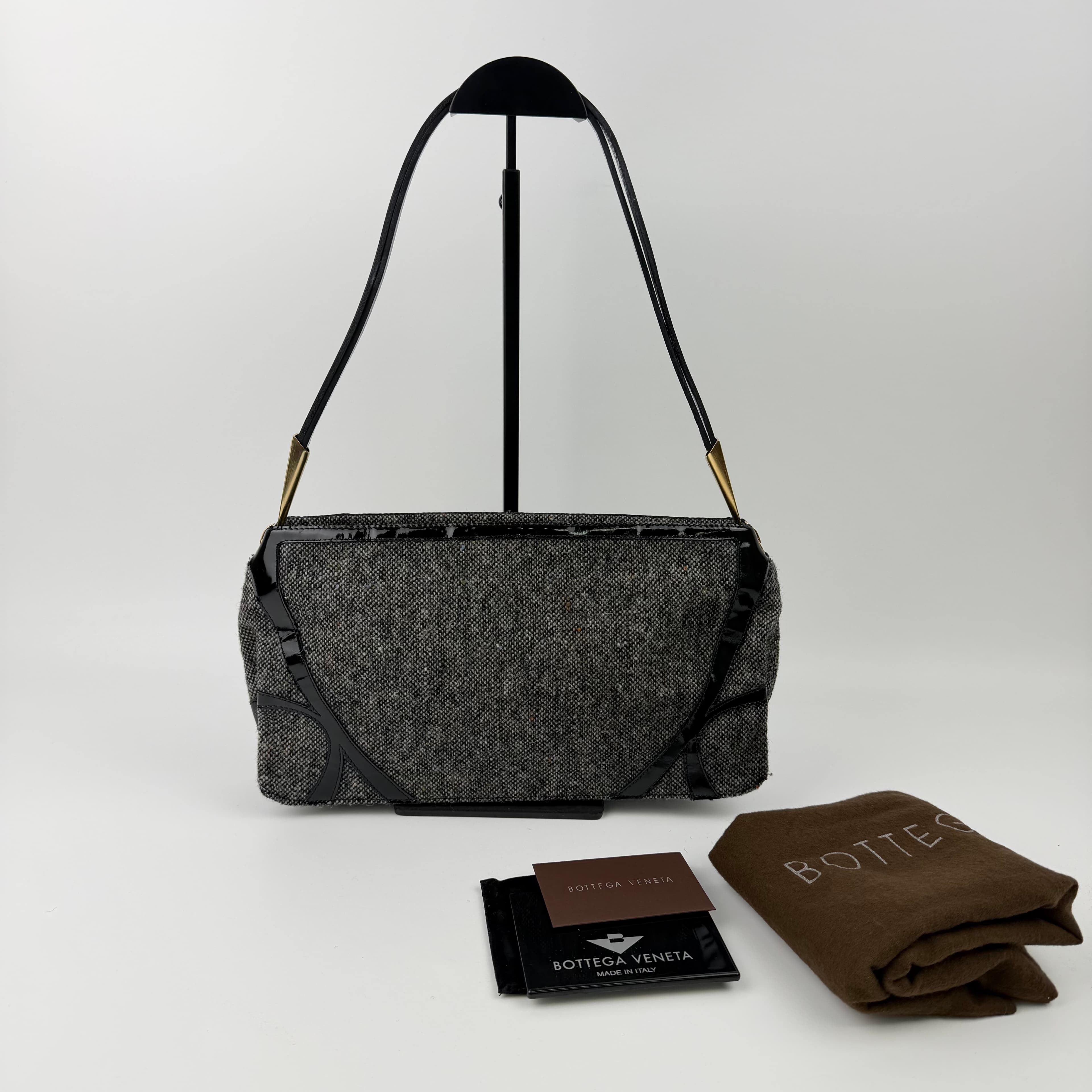 【中古】BOTTEGA VENETA ボッテガヴェネタ イントレチャート風編み目 ショルダーバッグ ツィード 専売特許なめし革 薄墨色 黒いこと 金具ゴールド ヴィンテージ レディース HIBUOCHI VINTAGE hboc260605a14