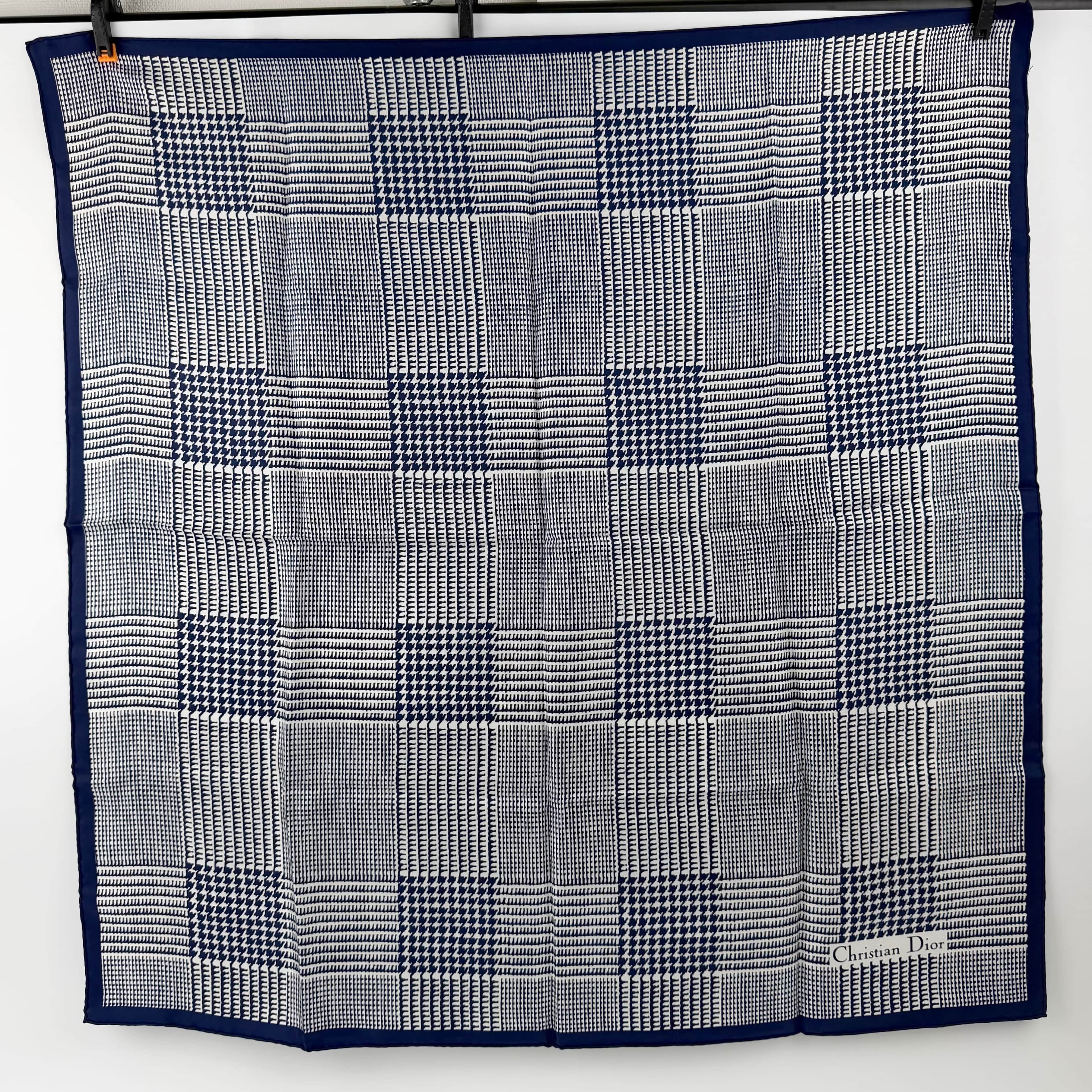 【中古】Christian Dior クリスチャン ディオール グレンチェック 千鳥格子 シルクスカーフ スカーフ シルク ネイビー ホワイト ヴィンテージ レディース HIBUOCHI VINTAGE hboc260605a02-5｜HIBUOCHI　VINTAGE　店 12,936円