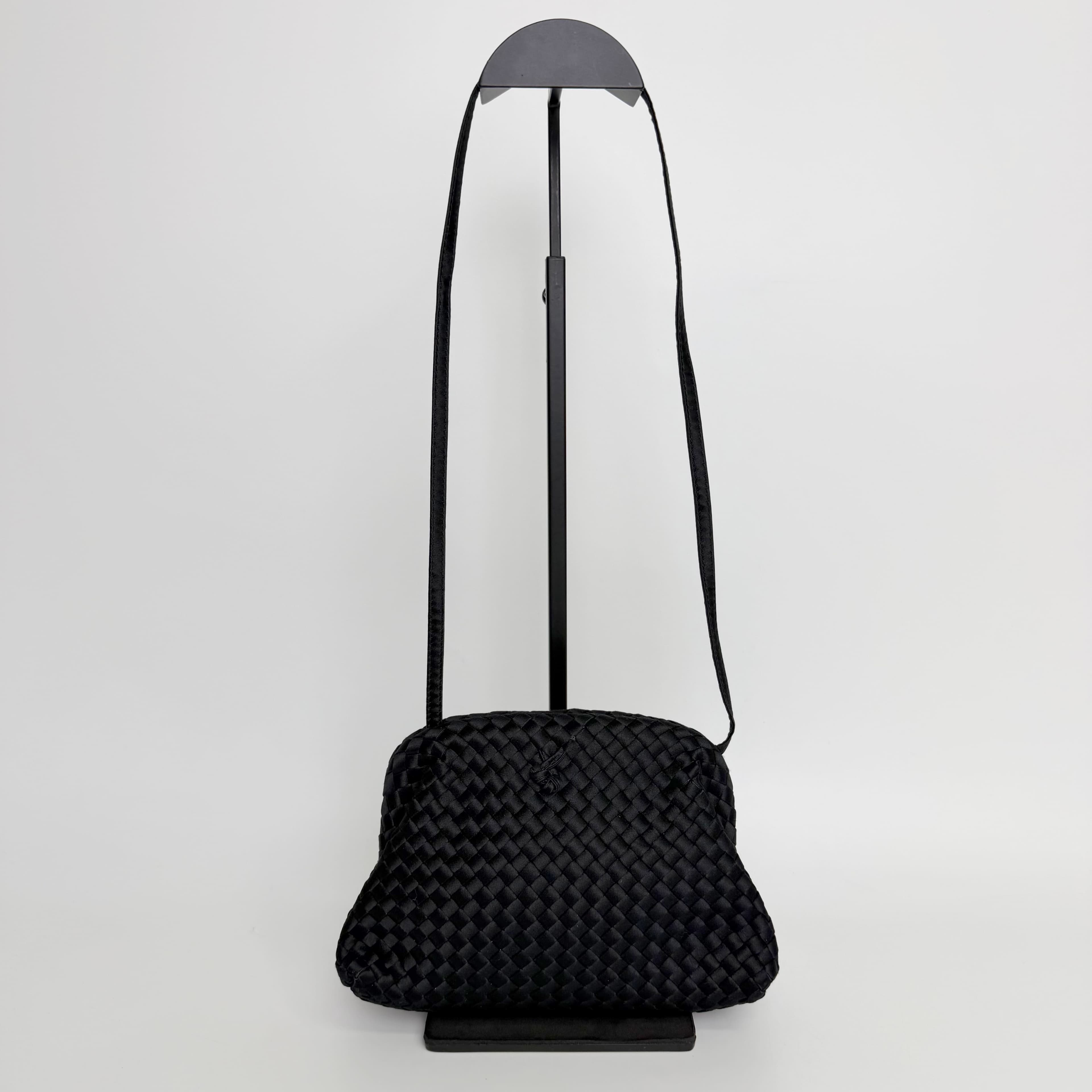 【中古】BOTTEGA VENETA ボッテガヴェネタ イントレチャート ショルダーバッグ サテン ブラック 金具ゴールド ヴィンテージ レディース HIBUOCHI VINTAGE hboc260703a10|HIBUOCHI VINTAGE 店