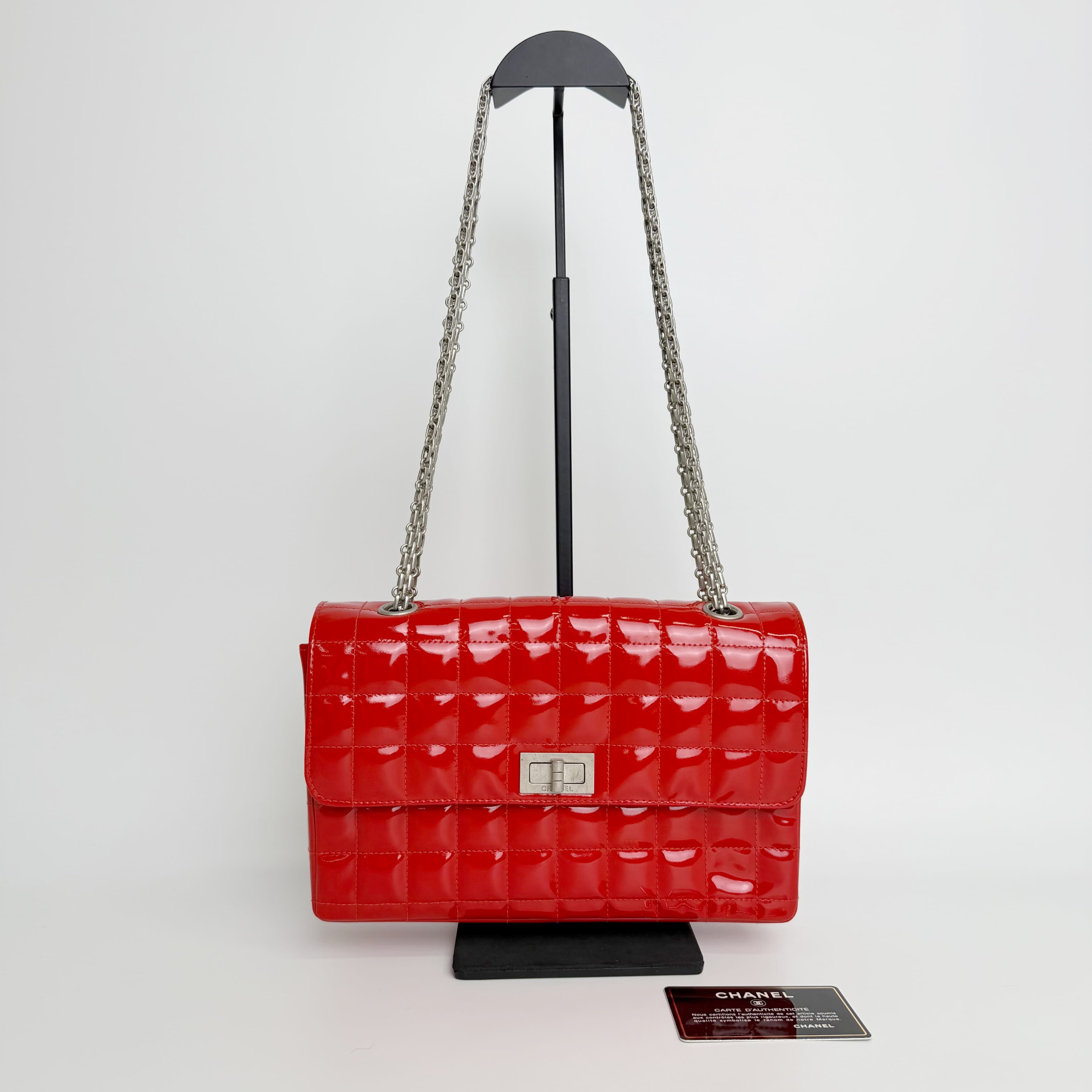 【中古】CHANEL シャネル チョコバー パテント チェーンショルダー ショルダーバッグ パテントレザー レッド 金具シルバー シール6番台 ヴィンテージ レディース HIBUOCHI VINTAGE hboc260709a02|HIBUOCHI VINTAGE 店