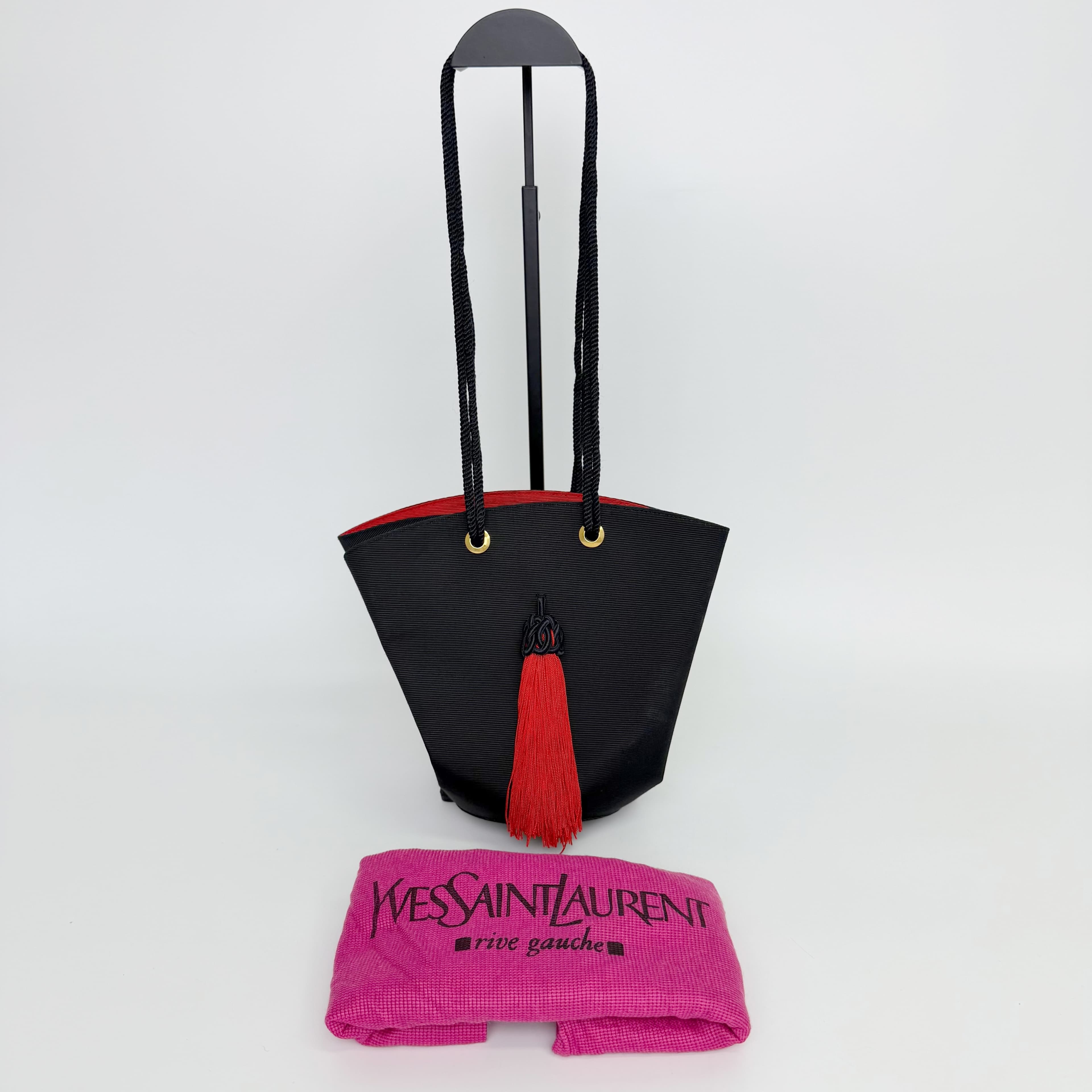 【中古】Yves Saint Laurent イヴサンローラン リブファブリック タッセル ショルダーバッグ キャンバス ブラック / レッド 金具ゴールド ヴィンテージ レディース HIBUOCHI VINTAGE hboc260722a11｜HIBUOCHI　VINTAGE　店