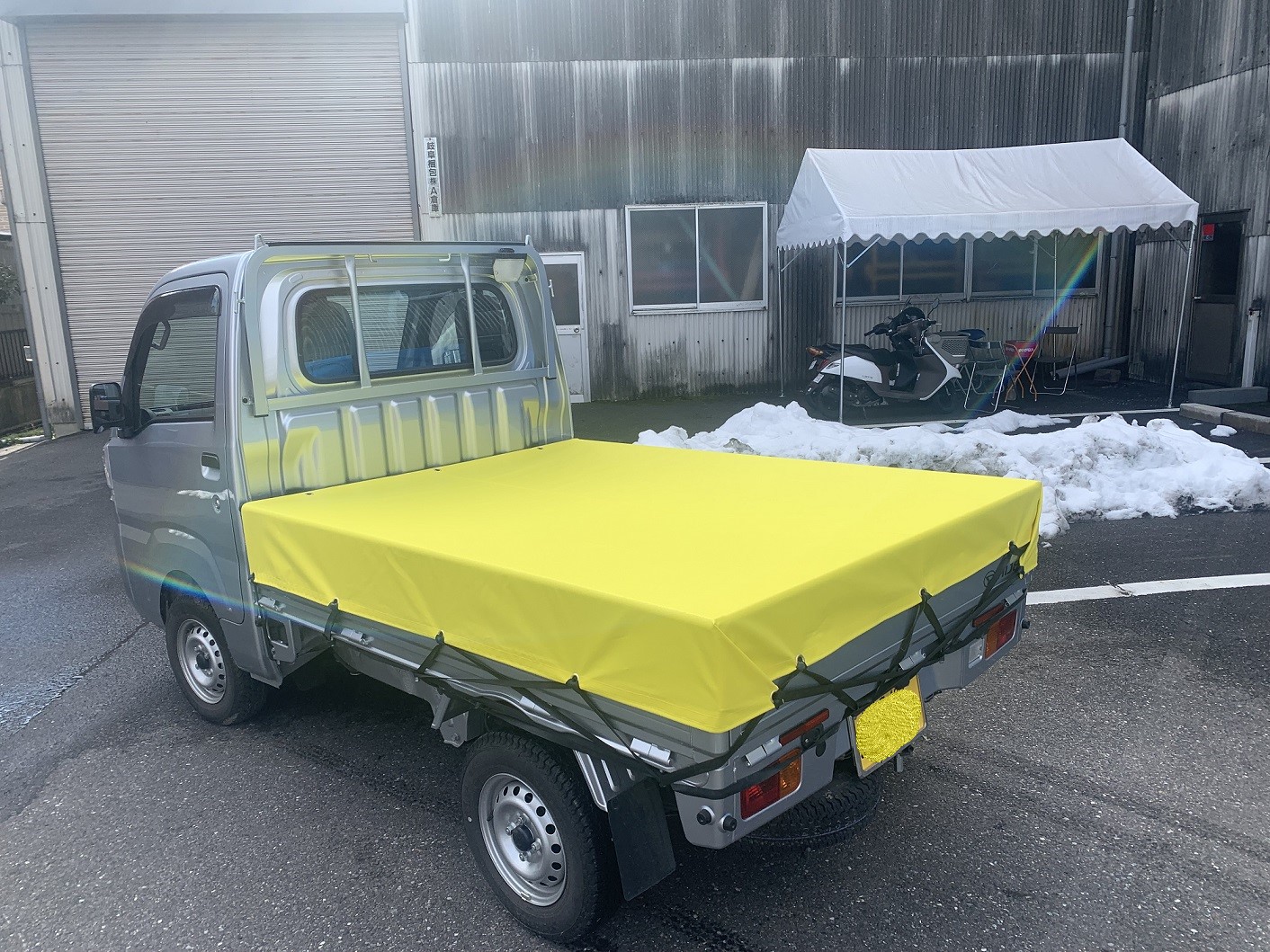 国産 【全国送料無料】 2tトラックシート 2.3m×3.5m(黄色 いえーろ イエロー ) シート輪ゴム24本付 補修用キット付!2.3m×3.5m 国産 日本製 エステル 荷台 シート 赤 白 オレンジ 黒 青 水色 緑 グレー ブラック ホワイト レッド ブルー 長持ち 丈夫|ひでぴょんWEBショップ