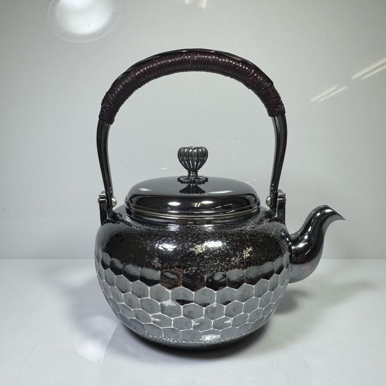 純銀製 花彫 湯沸 銀瓶 煎茶道具 純銀製 宮本造 湯沸 煎茶道具 薬缶 銀瓶 工芸品 古美術品