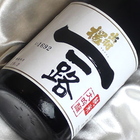 出羽桜 純米大吟醸 愛山 1800ml×2本セット（箱入） Amazon.co.jp: 出羽桜 純米大吟醸 愛山 1800ml : 食品・飲料・お酒