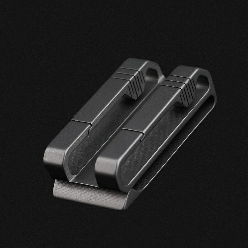 【チタン合金製】キーリング 多用途キークリップ 無垢削り出し ダブルフック式 ベルト掛け キーホルダー メンズ EDC アウトドア 小型 軽量 オリジナルデザイン 鍵掛け 車の鍵 休暇 旅行 小規模ブランド 手作り｜HIKARI STORE