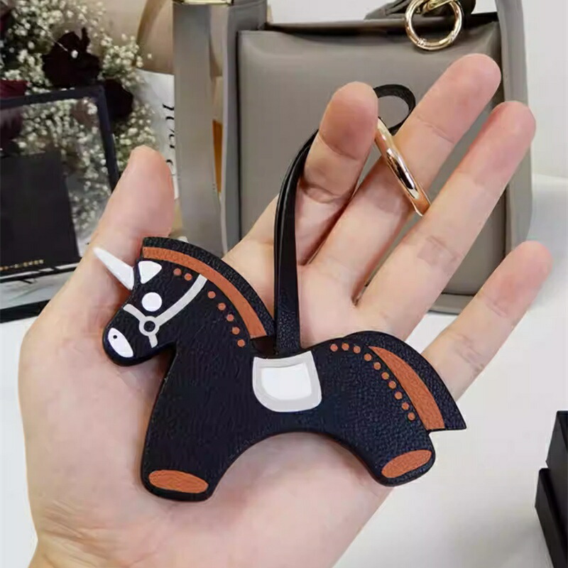 馬 キーホルダー 本革 バッグチャーム ハンドメイド 手作り ゆるキャラ 動物モチーフ レザー かわいい ストラップ おしゃれ ギフト プレゼント 誕生日