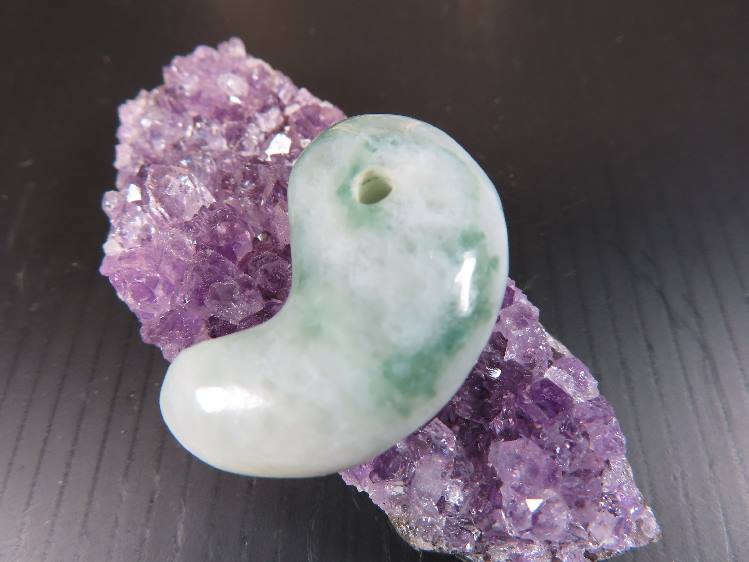 新入荷】専用‼️本翡翠保証‼️オーダー品 勾玉100個 楽天市場】日高