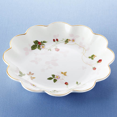ウェッジウッド ( Wedgwood ) ワイルドストロベリー ペタルトレイ [ブランドロゴ入りギフトＢＯＸ] 人気 ギフト 御祝 結婚祝 出産祝 新築祝 結婚内祝 出産内祝 新築内祝 粗品 景品 記念品 歳祝 6,336円