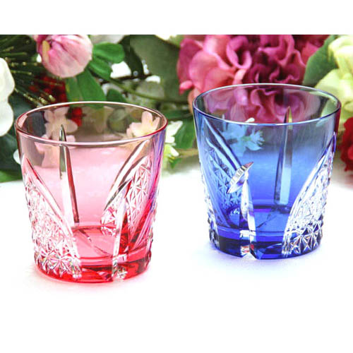 皇室御用品 日本製 カガミクリスタル ( KAGAMI ) 江戸切子 折鶴 ペアグラス 冷酒杯 ぐい呑み 120ml 赤 青 ( 木箱入 ) 人気 ギフト 結婚祝 退職祝 出産内祝 結婚内祝 お返し 各種内祝 引出物 記念品 歳祝