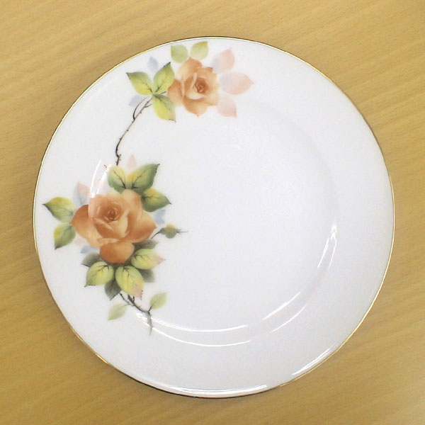 皇室御用達 大倉陶園 日本製 クラシックローズ ケーキ皿 20cm [ブランドロゴ入りギフトＢＯＸ] 人気 ギフト 御祝 結婚祝 出産祝 新築祝 結婚内祝 出産内祝 新築内祝 各種内祝 快気祝 粗品 景品 記念品 歳祝｜ヒキタギフトセンター
