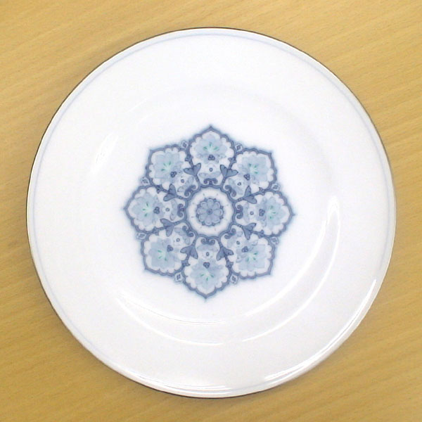 皇室御用達 大倉陶園 日本製 呉須正倉院 ケーキ皿 20cm [ブランドロゴ入りギフトＢＯＸ] 人気 ギフト 御祝 結婚祝 出産祝 新築祝 結婚内祝 出産内祝 新築内祝 各種内祝 快気祝 粗品 景品 記念品 歳祝｜ヒキタギフトセンター
