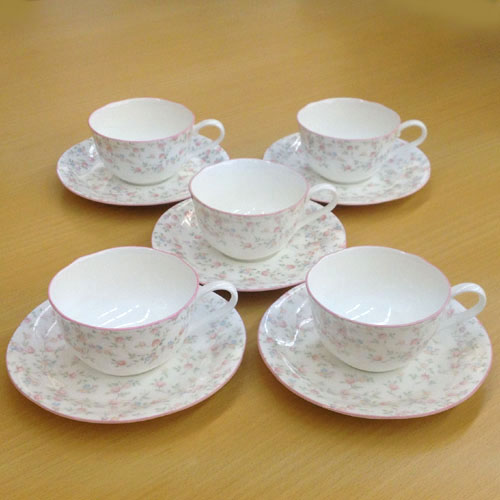 ノリ竹 ( NORITAKE ) \u003cBR\u003eキューティーローズ \u003cBR\u003e紅茶・珈琲優勝杯＆平円盤 ５客書き割り 225ml \u003cBR\u003e※ 陰電子領域当て嵌める可 \u003cBR\u003e[ブランド名ロゴタイプ入り口・入口差し上げ物ＢＯＸ] \u003cBR\u003e一般受け 一緒になる祝 生み出すこと祝 一緒になる内祝 生み出すこと内祝 造営内祝 祝する品 歳祝