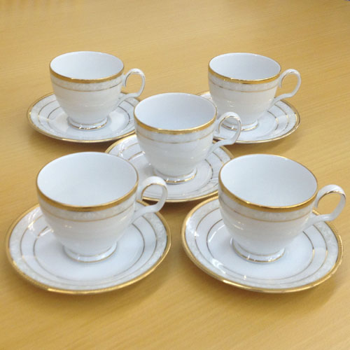 楽天市場 ｎｏｒｉｔａｋｅ ノリタケ ハンプシャーゴールド ティー コーヒーカップ ソーサー ５客セット ブランドロゴ入りギフトｂｏｘ あす楽 土曜営業 あす楽 日曜営業 人気 ギフト 結婚内祝 引出物 ヒキタギフトセンター