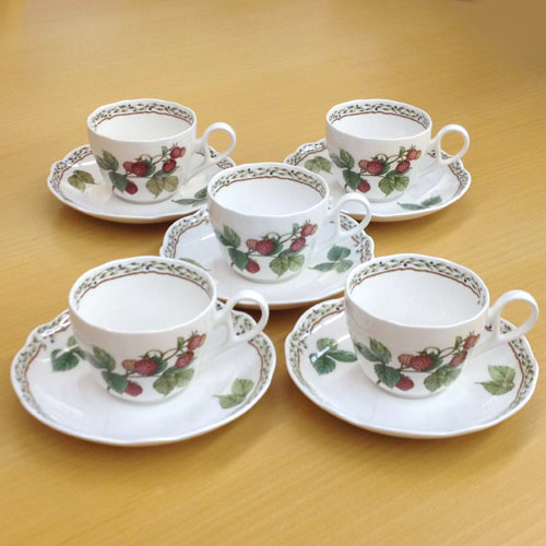 【当日送りとどける 11時までの申し付ける分】\u003cBR\u003eノリ竹 ( NORITAKE ) \u003cBR\u003e果樹園庭園 \u003cBR\u003e紅茶・珈琲優勝杯＆平円盤 ５客書き割り 250ml \u003cBR\u003e※ 陰電子領域当て嵌める可 \u003cBR\u003e[ブランド名ロゴタイプ入り口・入口差し上げ物ＢＯＸ] \u003cBR\u003e一般受け 差し上げ物 一緒になる祝 生み出すこと祝 一緒になる内祝 生み出すこと内祝 造営内祝