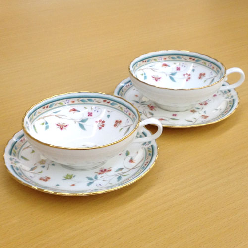 【当日送りとどける 11時までの申し付ける分】\u003cBR\u003eノリ竹 ( NORITAKE ) \u003cBR\u003e花更紗 紅茶優勝杯＆ソーサーペア \u003cBR\u003e180ml [ブランド名ロゴタイプ入り口・入口差し上げ物ＢＯＸ] \u003cBR\u003e一般受け 差し上げ物 御祝 一緒になる祝 生み出すこと祝 造営祝 一緒になる内祝 生み出すこと内祝 造営内祝 粗品 割り増し金 祝する品 歳祝