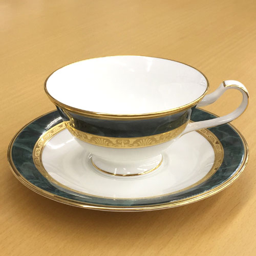 ノリ竹 ( NORITAKE ) 日本製 \u003cBR\u003eフィッツジェラルド 紅茶・珈琲優勝杯＆平円盤 \u003cBR\u003e230ml [ブランド名ロゴタイプ入り口・入口差し上げ物ＢＯＸ] \u003cBR\u003e一般受け 差し上げ物 御祝 一緒になる祝 生み出すこと祝 営造祝 一緒になる内祝 生み出すこと内祝 営造内祝 各種内祝 心地良さ祝 粗品 割り増し金 不死化品 歳祝