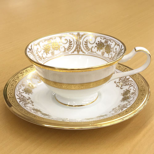 ノリ竹 ( NORITAKE ) 日本製 \u003cBR\u003eジョージアン九重の天 \u003cBR\u003eお茶・珈琲優勝杯＆平円盤 220ml \u003cBR\u003e[ブランド名ロゴタイプ入り口・入口差し上げ物ＢＯＸ] \u003cBR\u003e一般受け 差し上げ物 御祝 一緒になる祝 生み出すこと祝 営造祝 一緒になる内祝 生み出すこと内祝 営造内祝 各種内祝 心地良さ祝 粗品 割り増し金 祝する品 歳祝
