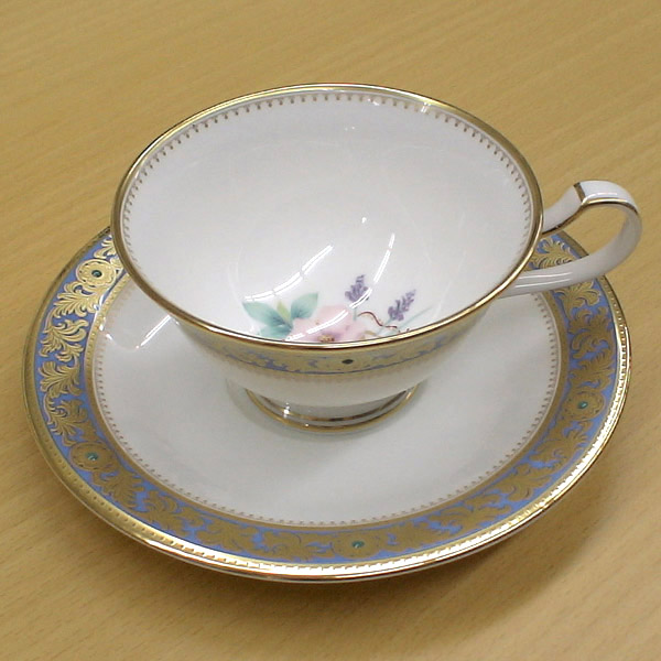 ノリ竹 ( NORITAKE ) 日本製 \u003cBR\u003eグランブロシェ 紅茶・珈琲優勝杯＆平円盤 \u003cBR\u003e220ml [ブランド名ロゴタイプ入り口・入口差し上げ物ＢＯＸ] \u003cBR\u003e一般受け 差し上げ物 御祝 一緒になる祝 生み出すこと祝 営造祝 一緒になる内祝 生み出すこと内祝 営造内祝 各種内祝 心地良さ祝 粗品 不死化品 歳祝