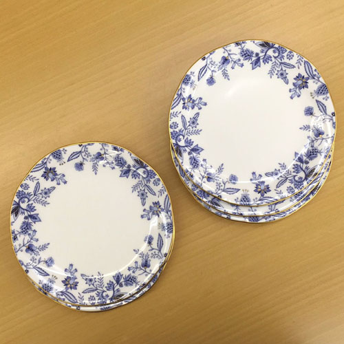 ノリ竹 ( NORITAKE ) \u003cBR\u003eブルーソレンティーノ \u003cBR\u003e18.5糎西洋菓子お皿 ５枚書き割り \u003cBR\u003e[ブランド名ロゴタイプ入り口・入口差し上げ物ＢＯＸ] \u003cBR\u003e一般受け 差し上げ物 御祝 一緒になる祝 生み出すこと祝 工作祝 一緒になる内祝 生み出すこと内祝 工作内祝 粗品 割り増し金 不死化品 歳祝