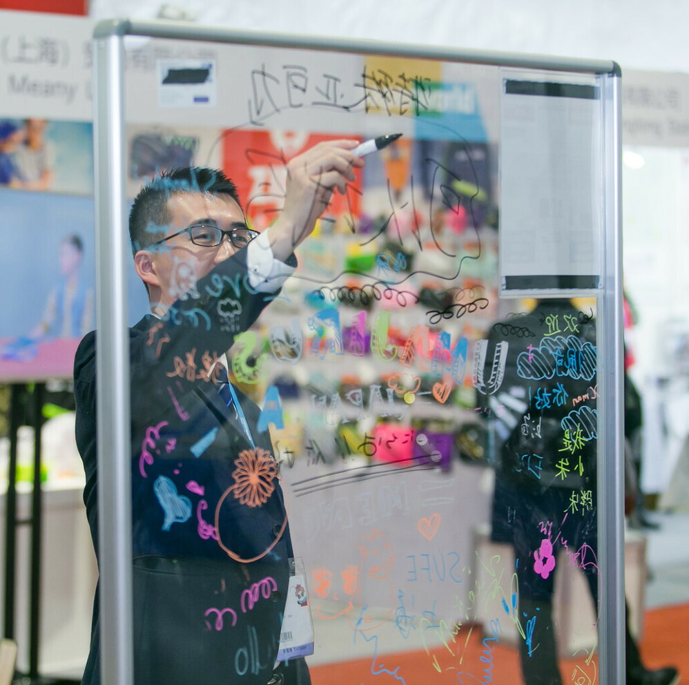 透明メニューボード パーティション 落書きできるパーテーション 間仕切り 自立式 キャスター付き 掲示板 ウイルス対策 kkkez ホワイトボード 黒板 の進化版｜ヒマラヤネット～家具＆インテリア