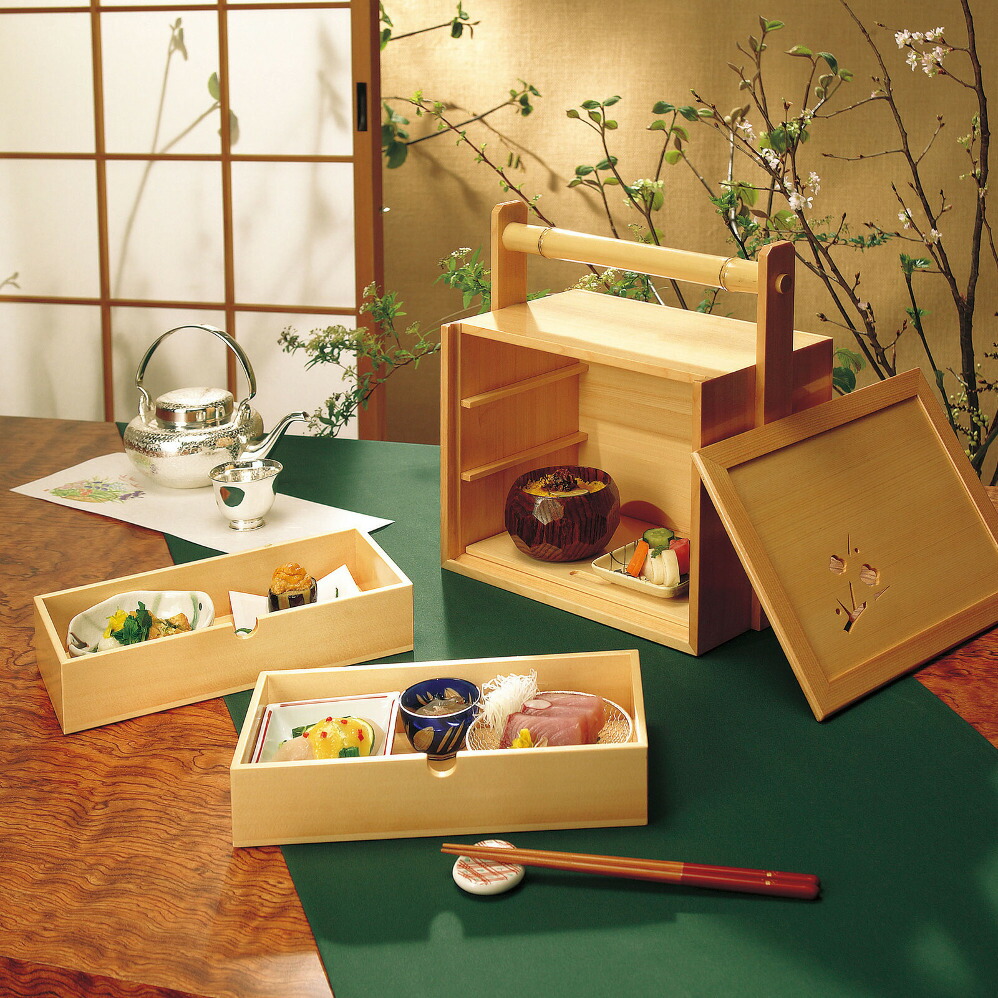 楽天市場】遊山箱 春慶三段重 野外にも持ち出せる手提げ式弁当箱