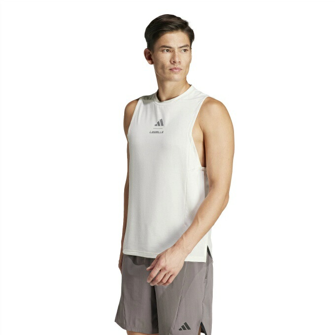 【M】レスミルズ アディダス グラフィック タンクトップ adidas（アディダス）の「Les Mills グラフィック タンクトップ
