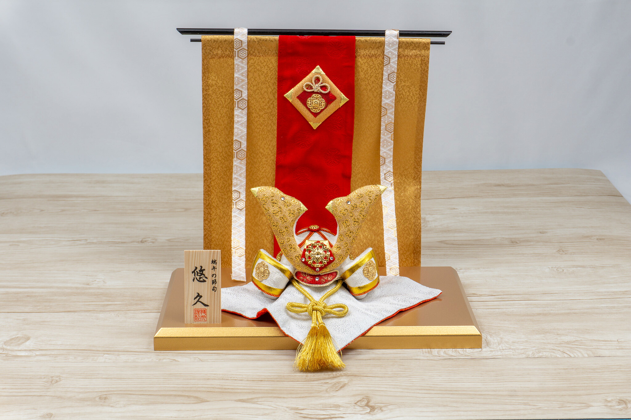 ミニチュアセット　3-382　金色悠久兜　几帳付｜節句人形ひふみな