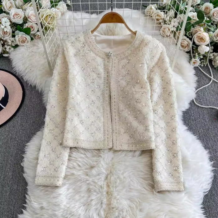 小 着痩せ きれいめ オシャレ 上品 お嬢様 アウター 生成 ベージュ ジャケット 長袖 ビーズ スパンコール パール 花 ノーカラー