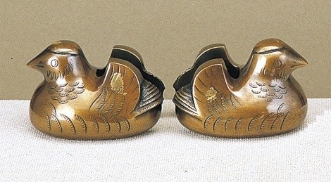 鴛鴦の置き物 鴛鴦の屏風押え 化粧箱付 高岡銅器 おしどり｜美術工芸の檜屋