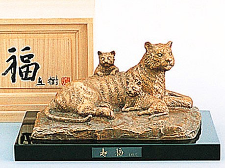 楽天市場】虎の置物 寅 曙光 正晴作品 木製板付 高岡銅器 縁起
