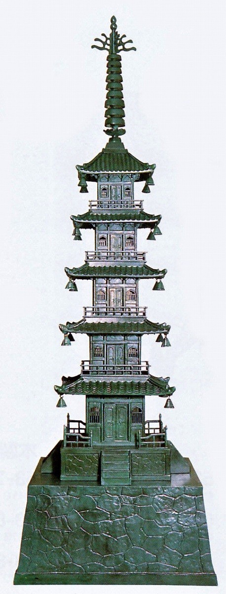 高岡銅器五重の塔、五重の塔、金の五重の塔、金色五重の塔、鉄製に金