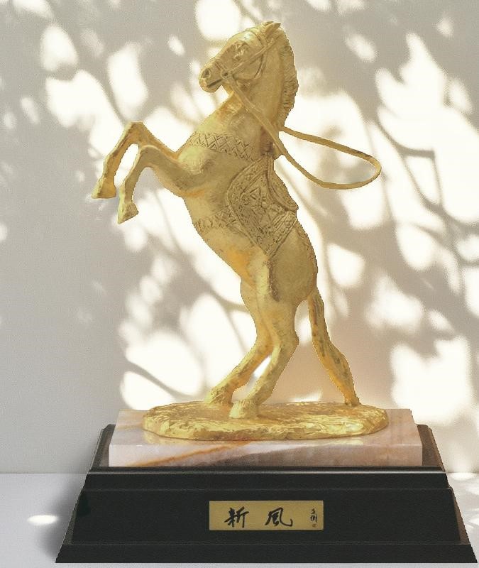 高岡銅器 置物 午 干支 午の置き物 馬の置き物 うま 干支の置物 新風(金箔) 文化勲章受章者 富永直樹作品 高岡銅器 桐箱付き