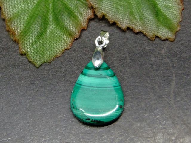 楽天市場】58833 マラカイト ペンダントトップ 19mm×17mm A 1個