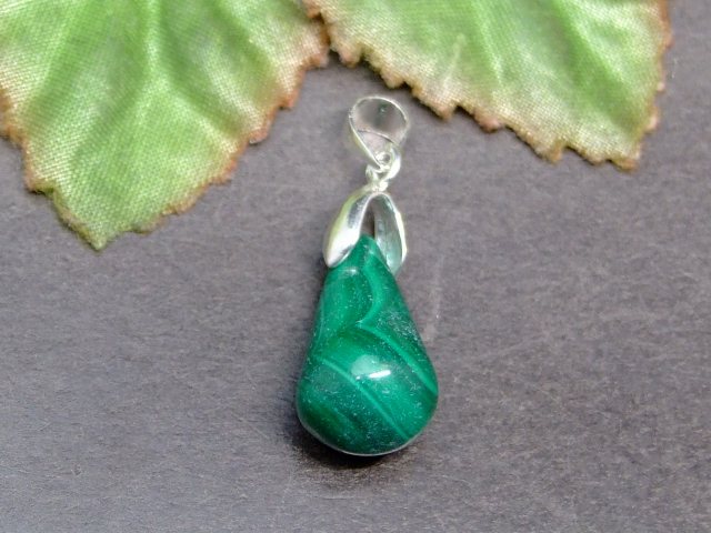 楽天市場】58833 マラカイト ペンダントトップ 19mm×17mm A 1個