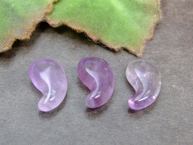 アメジスト勾玉 il_1080xN.3269773499_bpw1.jpg