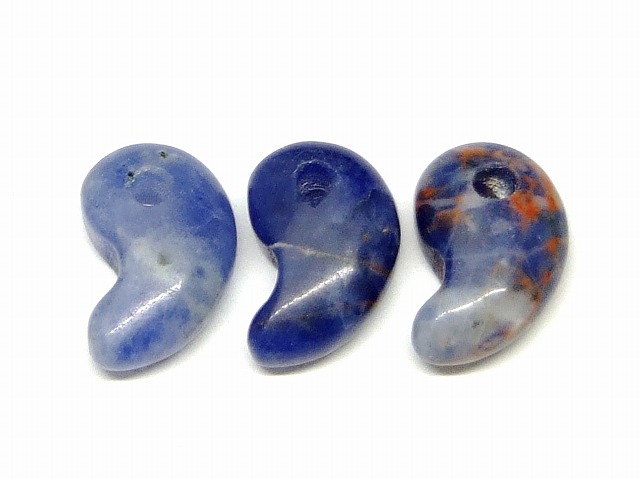 はじまりの勾玉 楽天市場】66468 ソーダライト 勾玉 10mm×6mm 1個売り 送料無料