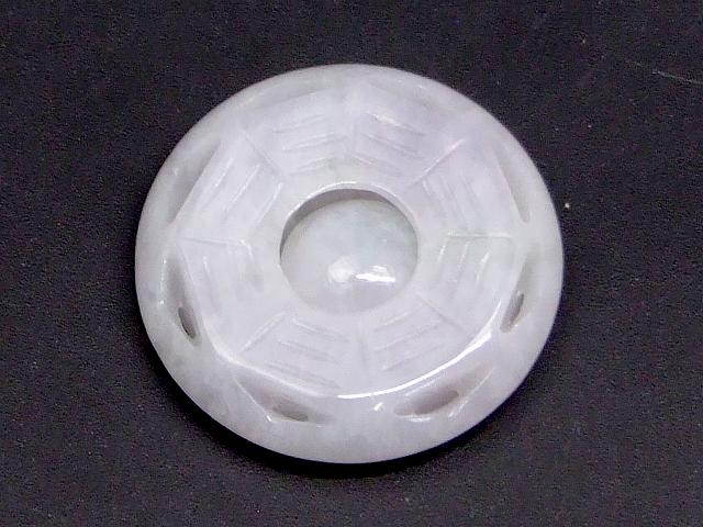 66988　　ラベンダー ミャンマー翡翠 ペンダントトップ 26mm 1個売り 八卦 魔除け 厄災除け ヒスイ ジェイド ジェード ミャンマー産 送料無料 天然石 パワーストーン