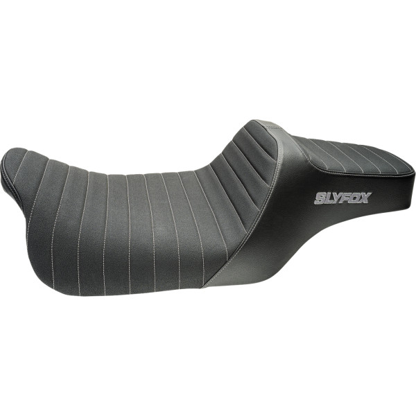 【USA在庫あり】 SLYFOX Seat Highnoon ClsscStitch Vnyl w/SlpStp SvLgo 08-24 Touring 0801-2096 HD店 55,371円