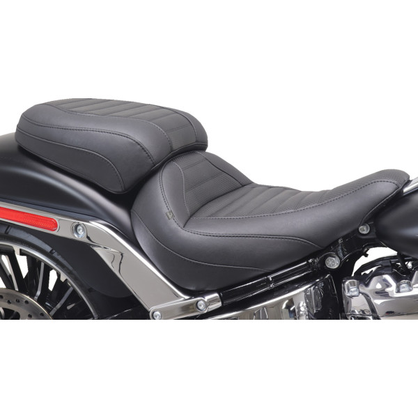 【USA在庫あり】 マスタング Mustang SEAT REAR STANDARD TOURING BREAKOUT 0802-1660 HD店